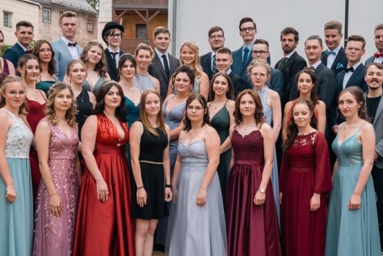 Herzlichen Glückwunsch den Abiturienten des Oelsnitzer Berufsschulzentrums - 