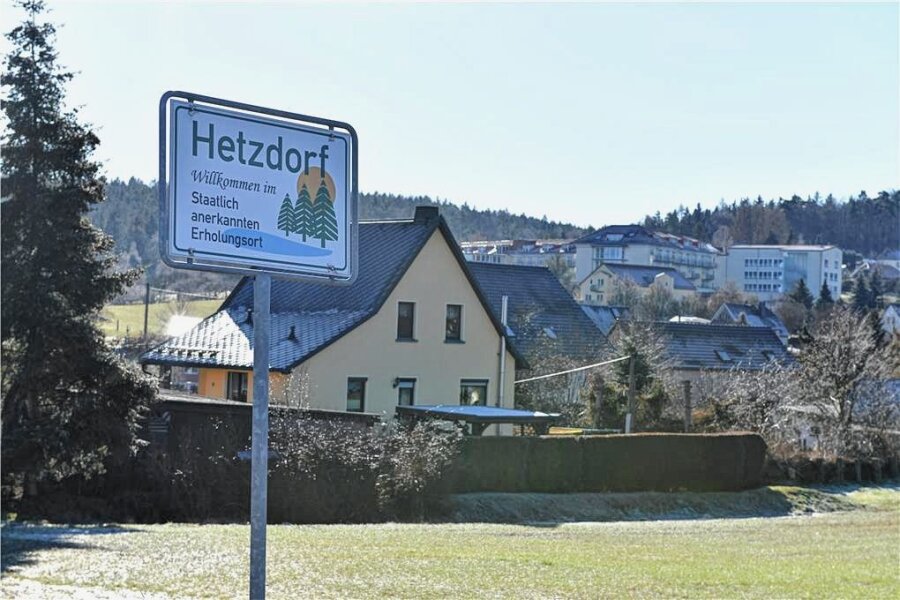 Hetzdorf verliert Erholungsort-Titel: Was das für den Ort bedeutet - Das Ortseingangsschild ist überholt - Hetzdorf hat den Titel "Staatlich anerkannter Erholungsort " verloren. Der Bescheid dazu wird von der Gemeinde Halsbrücke nicht angefochten.