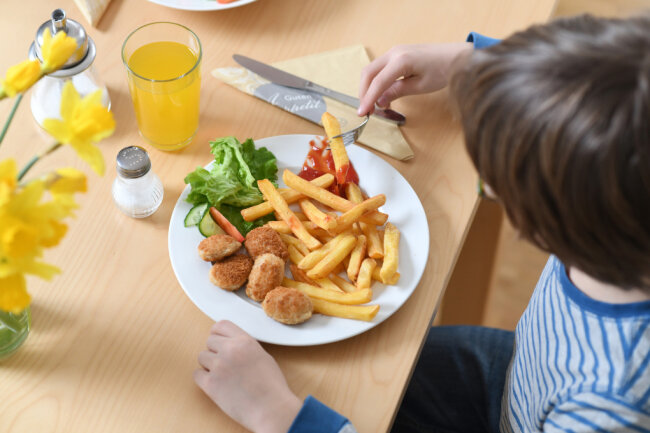 Heute ist Kinder-Überzuckerungstag: Foodwatch fordert Verbot für Junkfood-Werbung - 