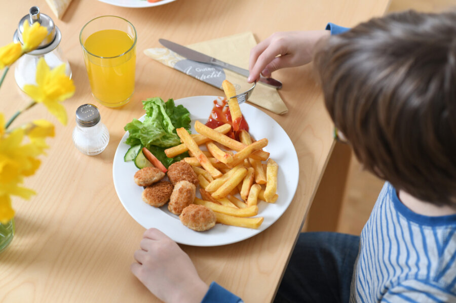 Heute ist Kinder-Überzuckerungstag: Foodwatch fordert Verbot für Junkfood-Werbung