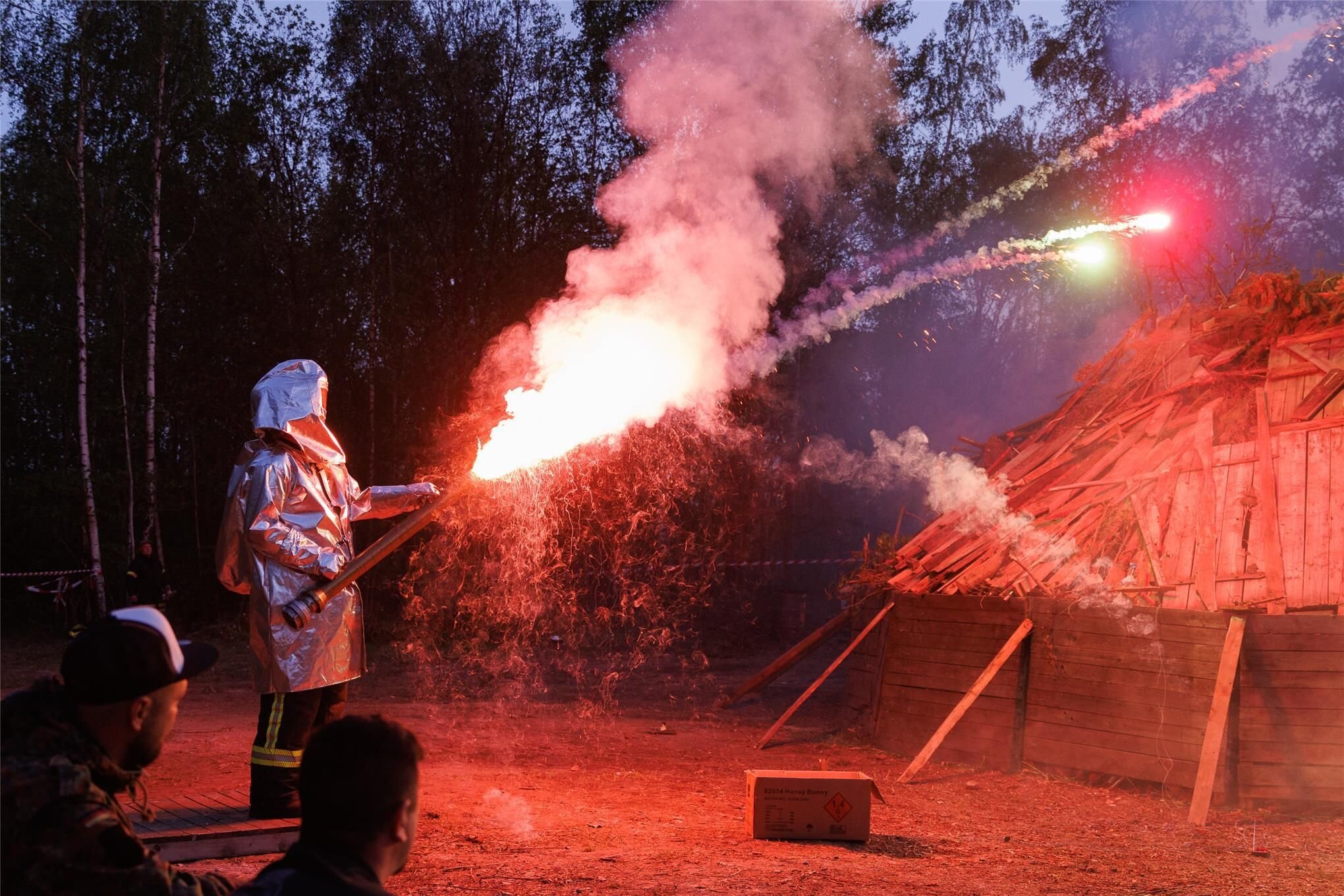 Hexenfeuer de luxe Im Erzgebirge wohnen die Meister der Anzündshow