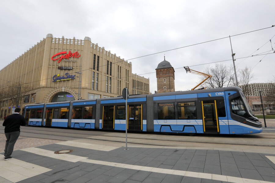 Hier fährt die neue Straßenbahn von Skoda durch Chemnitz - 