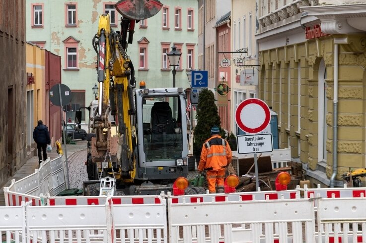 Die Freiberger Straße in Mittweida ist zwischen Markt und Malzgasse wegen dem Bau eines Kabelschachts gesperrt. Die Arbeiten sollen bis zum 11. Februar beendet sein. 