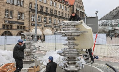 Hier wird der Chemnitzer Marktbrunnen aufgebaut - 