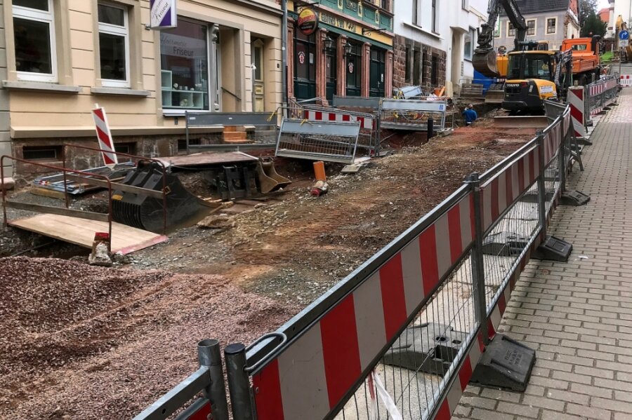 An der Theaterstraße in Mittweida ist für Autofahrer derzeit kein Durchkommen. Dort finden die ersten Bauarbeiten im Rahmen der groß angelegten Erneuerung der angrenzenden Rochlitzer Straße statt. 
