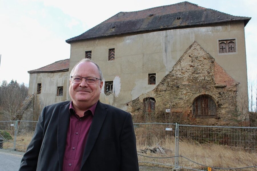 Hilferuf: Dölauer Schloss droht weiterer Verfall - Landtagsabgeordneter Dirk Bergner bemüht sich um die Rettung des Dölauer Schlosses. Zurzeit sind die Chancen aber gering. 