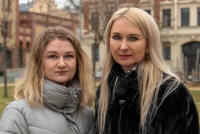 Hilfswelle aus der Region - Nataliya Schreiber-Tereshchenko (r.) mit Tochter Nataliya Tereshchenko in Mittweida. Beide sorgen sich um ihre Freunde und Familienangehörigen in der Ukraine. 