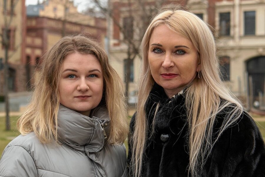 Hilfswelle aus der Region - Nataliya Schreiber-Tereshchenko (r.) mit Tochter Nataliya Tereshchenko in Mittweida. Beide sorgen sich um ihre Freunde und Familienangehörigen in der Ukraine. 