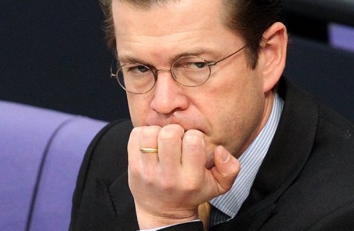 HINTERGRUND: Für Guttenberg kein Nachrücker im Bundestag - Sollte der zurückgetretene Bundesverteidigungsminister Karl-Theodor zu Guttenberg (CSU) auch noch seinen Sitz im Bundestag abgeben, würde die Mehrheit der Regierungsparteien um eine Stimme schrumpfen.