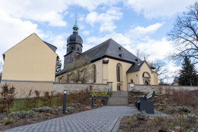 Hiobsbotschaft für Rodewischer Kirche: Vorerst keine dritte Glocke - Pleiten, Pech und Pannen: Mit einer dritten Glocke für die St.-Petri-Kirche in Rodewisch wird es wieder nichts. 