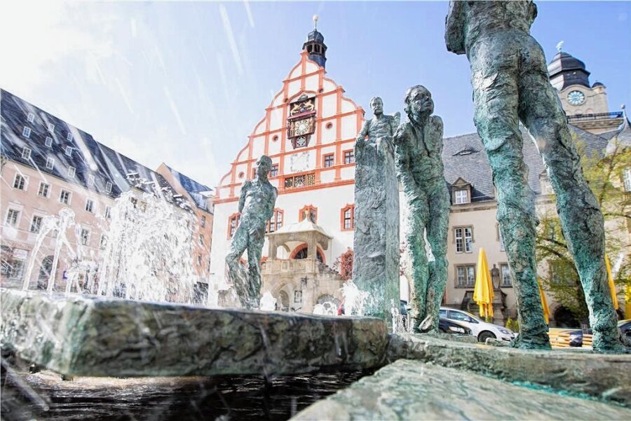 Hiobsbotschaft vor Ostern: Brunnen auf dem Plauener Altmarkt läuft aus - Der Plauener Altmarktbrunnen wird in diesem Jahr erst später sprudeln. Er läuft aus. 