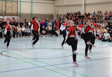 Hiphop-Tänzer punkten beim Heimspiel in Mosel - Die Tänzerinnen und Tänzer von M.I.D. (in Aktion) bescherten der TSG Rubin einen dritten Platz bei den sogenannten Small Groups. 