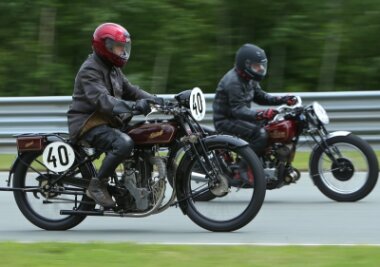 Historische Motorräder im Duell - 