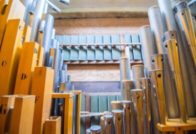 Historische Orgel ertönt wieder - Das Prachtstück in Gornsdorfer Villa Weilbach ist restauriert. Im Bild ist die Welte-Philharmonie-Orgel von innen zu sehen. Am heutigen Freitag soll sie erstmals wieder vor geladenem Publikum erklingen. 