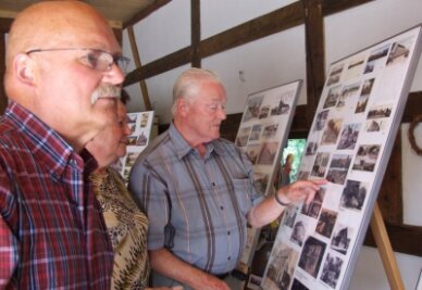 Historische Postkarten wecken Erinnerungen - Die historischen Aufnahmen der Ausstellung in Schweikershain gaben den Besuchern manche Rätsel auf. 