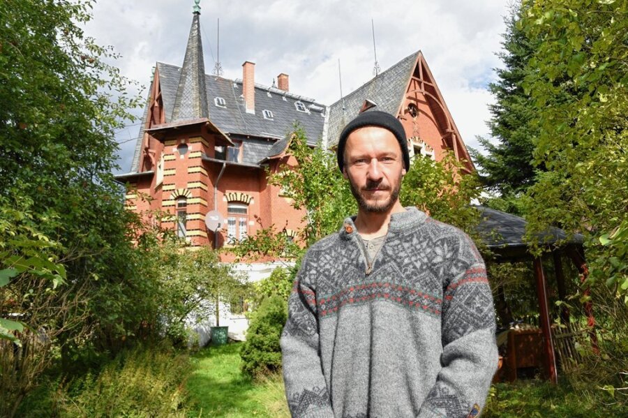 René Eckert hat die Gebauer-Villa an der Waldstraße im Markneukirchner Ortsteil Eubabrunn gekauft.