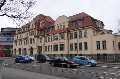 Historischer Zandersaal wird zu moderner Geschäftsstelle der Sparkasse - In wenigen Tagen öffnet im markanten Gaugele-Bau in Zwickau die neue Filiale der Sparkasse. 