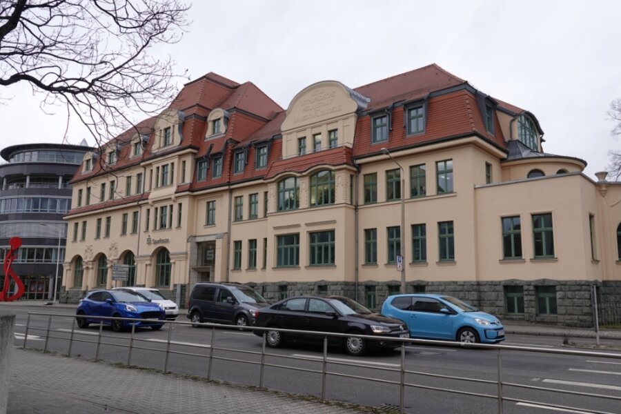 In wenigen Tagen öffnet im markanten Gaugele-Bau in Zwickau die neue Filiale der Sparkasse. 