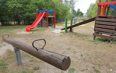 Hitze-Schäden: Experte sperrt Spielplatz - Der Spielplatz in Blankenhain ist seit Mittwoch gesperrt.