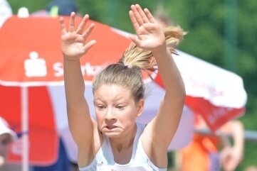 Zwei Tage haben die jungen Aktiven in der Leichtathletik um die Medaillen gekämpft. Im Bild Victoria Sagi (Freiberger PSV) beim Weitsprungwettbewerb. 