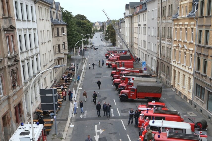 Hoch hinaus und tief in die Keller - Im Jahr 2018 wurde erstmals Feuerwehrtechnik in der Glauchauer Schlachthofstraße präsentiert. Am Sonntag steht der nunmehr vierte Feuerwehr-Historik-Tag an. 