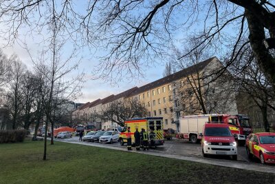 Hochexplosive Chemikalien auf dem Kaßberg in Chemnitz: Sprengungen erfolgreich - Gefahrgut wird abtransportiert - Die Andréstraße am Freitagmorgen: Noch immer läuft der Einsatz auf dem Kaßberg.