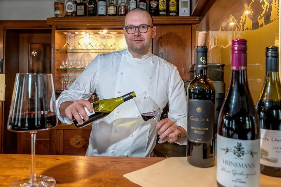 "Hochgenuss", "Gaumenschmaus", "michelinwürdig": Gäste schwärmen vom Berghof Olbernhau - Zu gutem Essen wird im Restaurant von Jens Franke auch guter Wein gereicht. 