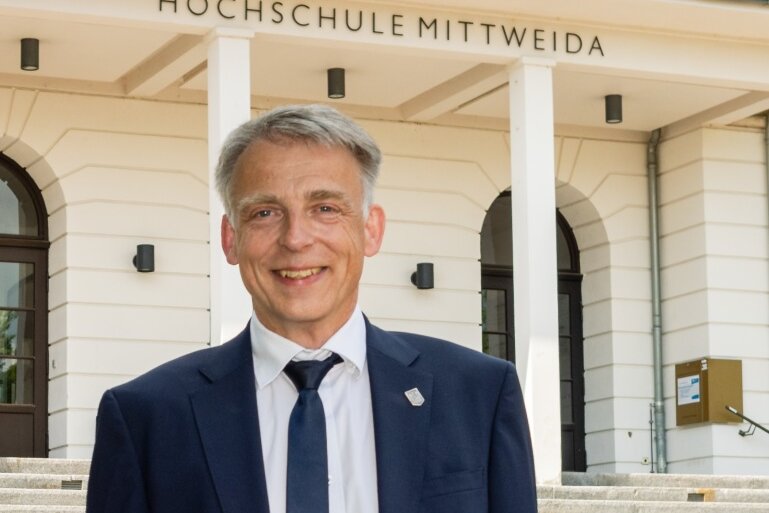 Im Mai wurde Professor Volker Tolkmitt zum neuen Rektor der Hochschule Mittweida gewählt. Doch das Amt kann er derzeit nicht antreten. 