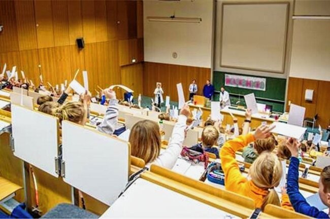 Hochschule Mittweida lädt am Sonnabend zur Kinderuni-Vorlesung - Wie hier 2019 öffnet sich am Sonnabend die Hochschule Mittweida wieder für Kinder. 