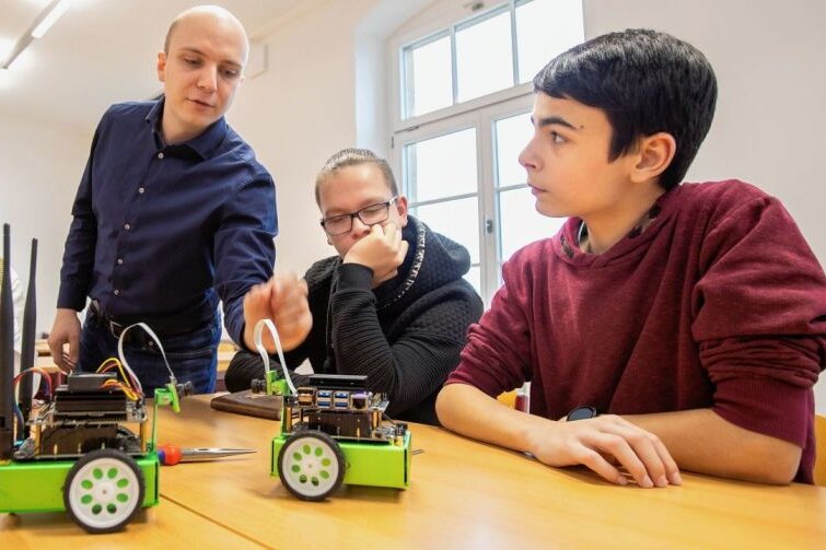 Hochschultag wirbt mit Mini-Robotern um Forscher von morgen - 