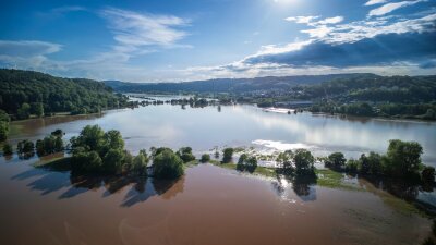 Hochwassernacht im Saarland - Scholz versichert Solidarität - Die Blies, ein knapp 100 km langer Nebenfluss der Saar, hat sich in Folge des Hochwassers zu einer Seenplatte ausgeweitet.