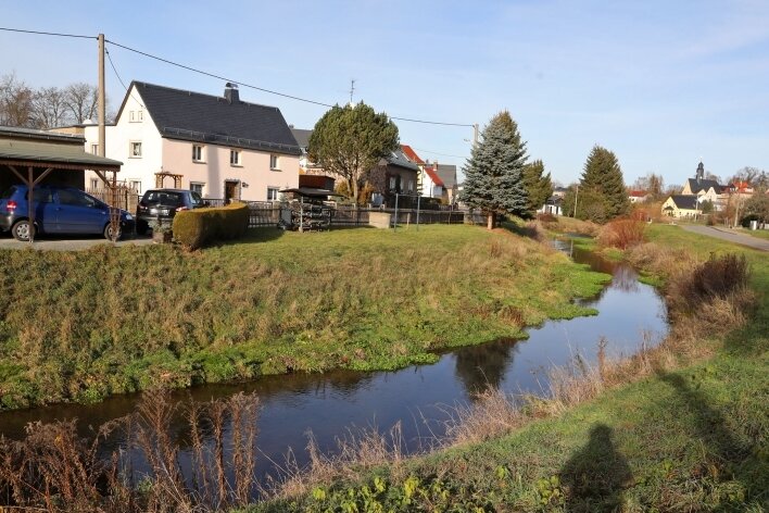 Am Lungwitzbach in Niederlungwitz werden seit vielen Jahren Hochwasserschutzmaßnahmen vorbereitet. 