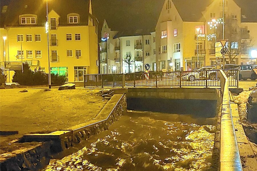 Hochwassersituation im oberen Vogtland entspannt sich - Der Zwota-Bach in Klingenthal war am Sonntag auf über 1,30 Meter angestiegen.