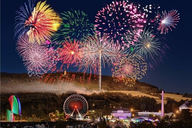 Höhepunkte 2020 im Erzgebirge: Sachsentag, Kät und Weltmeisterliches - 500 Jahre Kät: Dieses Jubiläum wird vom 12. bis 21. Juni 2020 in Annaberg-Buchholz gefeiert. Eine Riesen-Sause, auf die sich die Erzgebirger freuen können. Das gleiche gilt wenige Wochen später für den Tag der Sachsen in Aue-Bad Schlema. Vom 4. bis 6. September geht es dort rund. Etwa 250.000 Besucher werden nach Angaben der Veranstalter erwartet. 