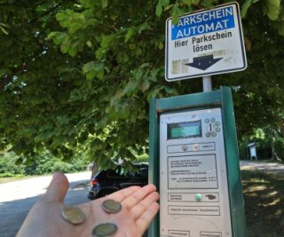 Höhere Gebühren: Was in Waldenburg teurer wird - In Waldenburg steigen unter anderem die Parkgebühren. Wer ein Tagesticket für die Parkplätze am Grünfelder Park lösen will, muss bald 6 Euro in den Automaten werfen. Bisher gibt es ein Tagesticket für 2,50 Euro.