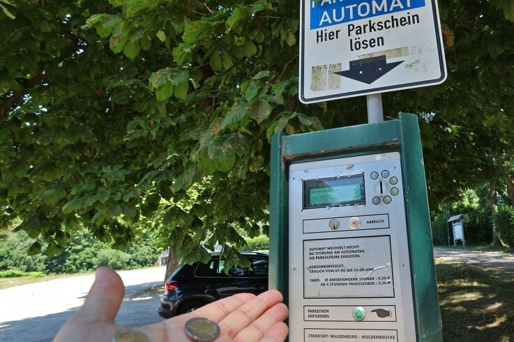 In Waldenburg steigen unter anderem die Parkgebühren. Wer ein Tagesticket für die Parkplätze am Grünfelder Park lösen will, muss bald 6 Euro in den Automaten werfen. Bisher gibt es ein Tagesticket für 2,50 Euro.