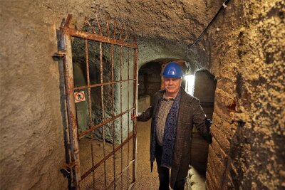 Höhler in Meerane: Wo ein pensionierter Kripo-Beamter mit Gästen zu Rundgängen durch die Unterwelt startet - Siegfried Martin öffnet ab 7. März wieder jeden Donnerstag die Türen von Höhlermuseum und Höhlern für Besucher.