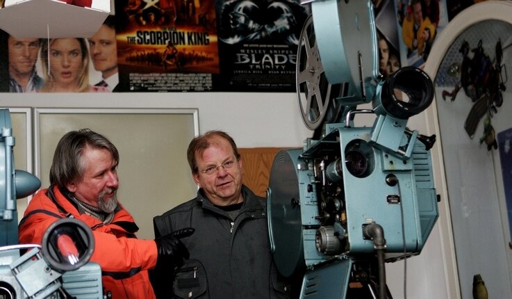 Hoffnungsschimmer auf dunkler Leinwand - 
              <p class="artikelinhalt">Wolfram Christ (links) und der ehemalige Betreiber Klaus Mehlhorn wollen das Union-Filmtheater zum Programmkino machen.</p>
            