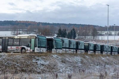 Hoffnungsvolle Verhandlungen: Busverkehr im Vogtland könnte bereits Samstag wieder starten - Stillstand beim Linien- und Schülerbusverkehrs im Vogtland. 