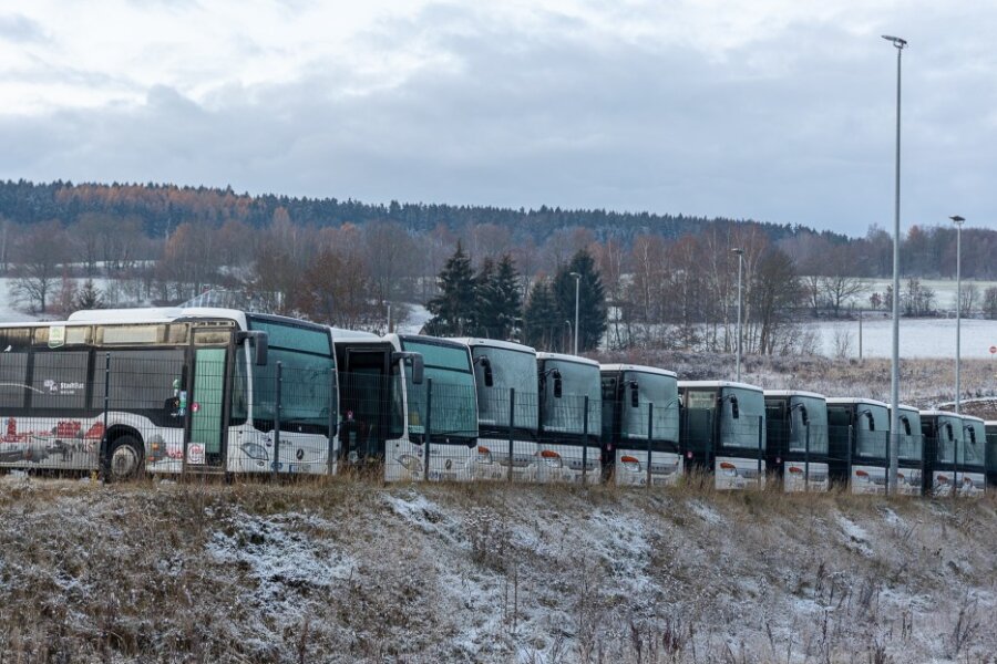 Hoffnungsvolle Verhandlungen: Busverkehr im Vogtland könnte bereits Samstag wieder starten - Stillstand beim Linien- und Schülerbusverkehrs im Vogtland. 