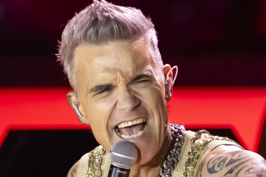 Robbie Williams bei einem Auftritt in der Schweiz im letzten Jahr. Der britische Popstar wird 50 Jahre alt.