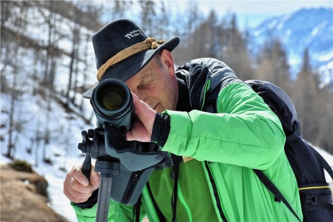 Hohe Tauern in Österreich: Das heilige Blut - Der Ranger und sein wichtigstes Hilfsmittel: Georg Granig führt seit 30 Jahren Besucher durch den Nationalpark.