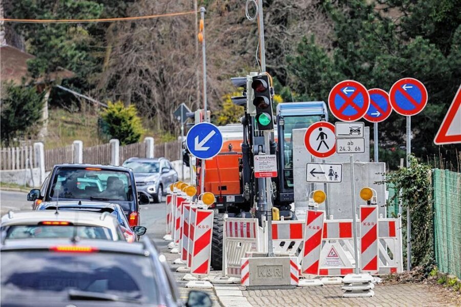 Keine zweite Ampel: Die Arbeiten der Telekom auf der Paul-Greifzu-Straße werden erst im Mai durchgeführt. 