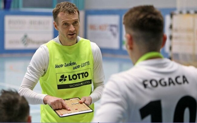 Das Hohenstein-Ernstthaler Futsal-Team um Spielertrainer Michael Salak (l.) hat die diesjährige Deutsche Futsal-Meisterschaft gewonnen.