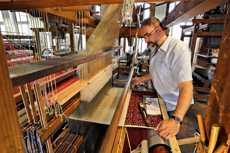 Hohenstein-Ernstthal: Maustag im Textil- und Rennsportmuseum - Thomas Zinke ist im Textil- und Rennsportmuseum in Hohenstein-Ernstthal der Experte für Webstühle.