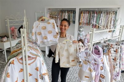 Hohenstein-Ernstthal: Neuer Laden bietet Unikate fürs Baby - Besondere Kleidung für Babys bietet Viktoria Muchila in ihrem Ladengeschäft „Jormilia Handmade“ am Altmarkt 25 an.