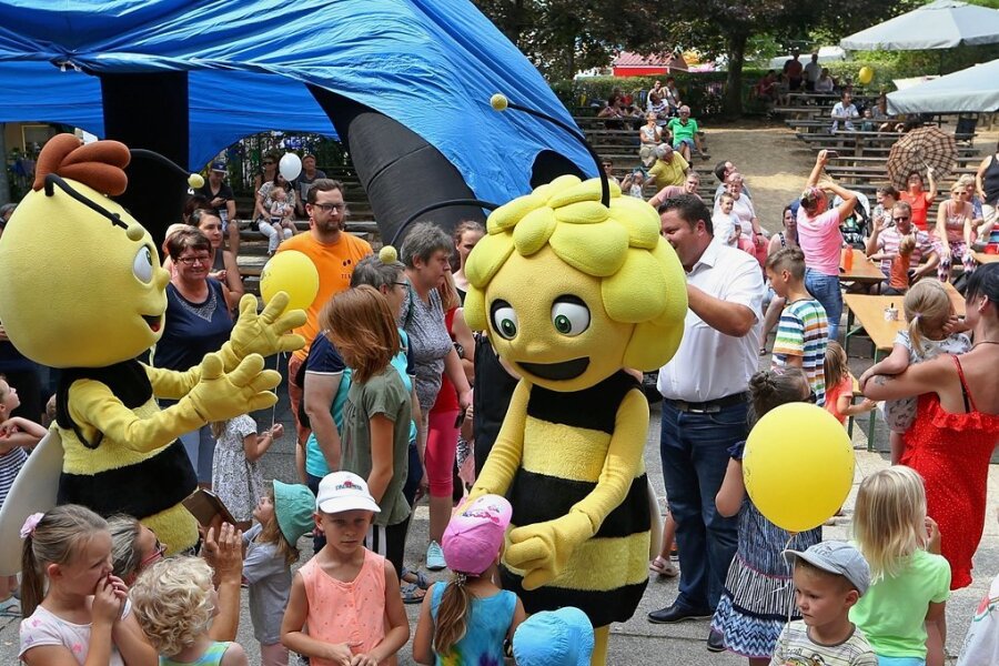 Szenen eines früheren Bergfestes in Hohenstein-Ernstthal: Eröffnung mit Biene Maja und Ihren Freunden. Dieses Jahr könnte es wieder soweit sein.