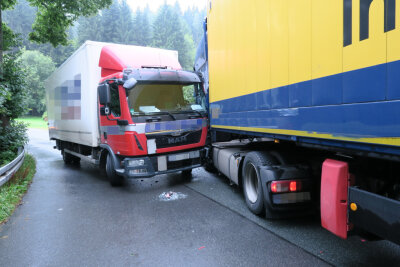 Hoher Sachschaden bei Laster-Unfall in Stützengrün - 