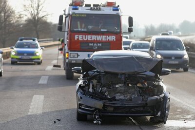 Hoher Sachschaden bei Unfall in Crossen - Unfall am Dienstag auf der Bundesstraße 93. 