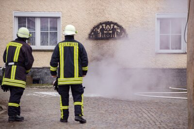 Hoher Schaden nach Kellerbrand in Zwönitz - Müll und Briketts haben in einem Keller in Zwönitz am Mittwochmorgen gebrannt.